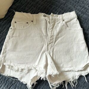 Abercrombie Curve Love 4” High Rise mom shorts